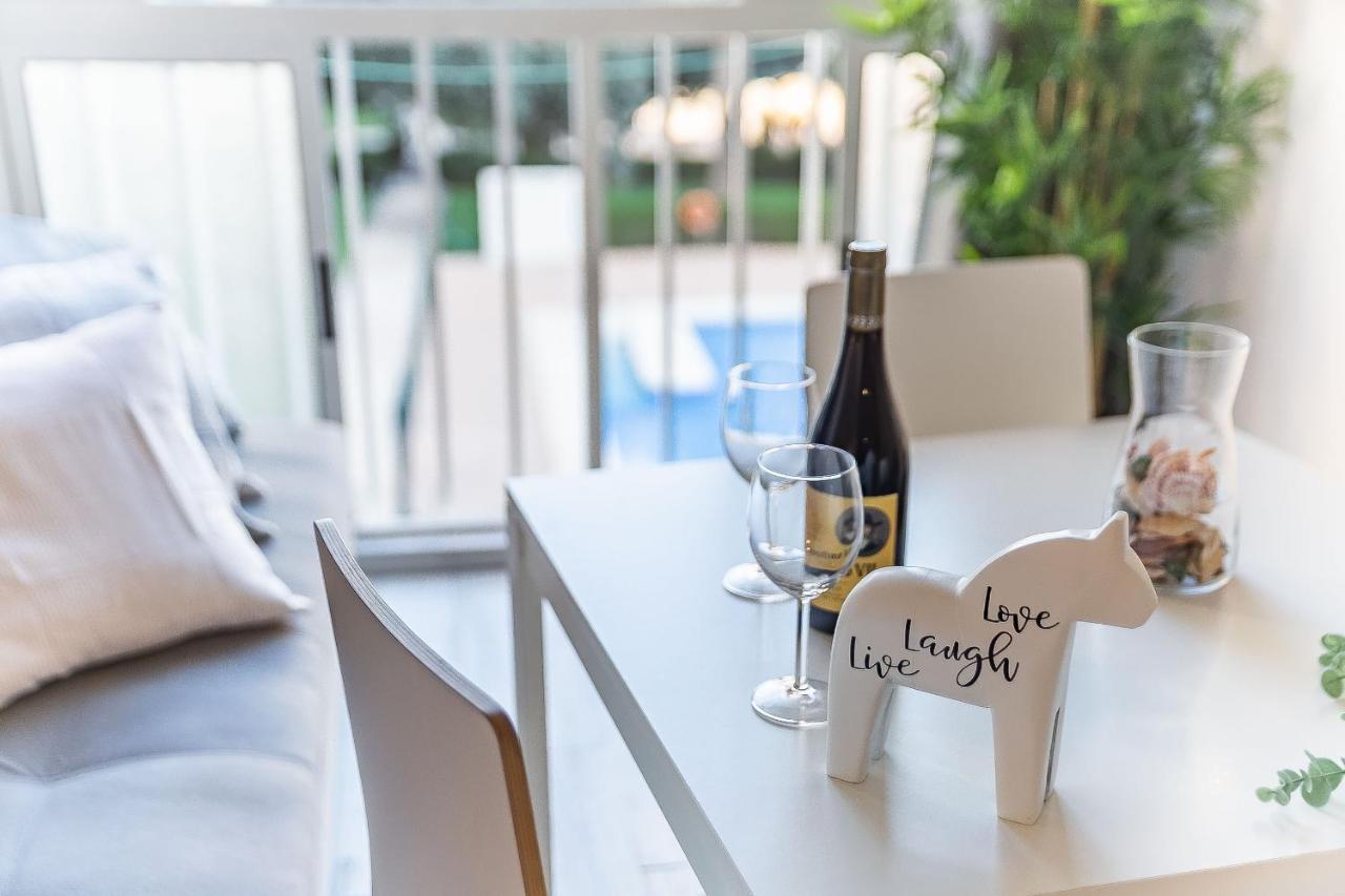 Sun Coast Benalmadena -- Superb Studio With 4 Pools, Gardens & Breakfast ภายนอก รูปภาพ