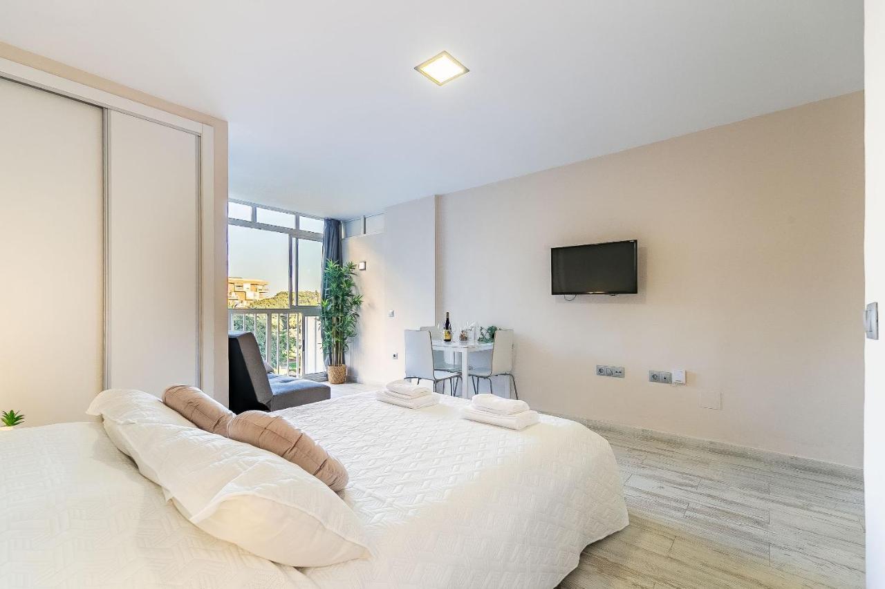 Sun Coast Benalmadena -- Superb Studio With 4 Pools, Gardens & Breakfast ภายนอก รูปภาพ