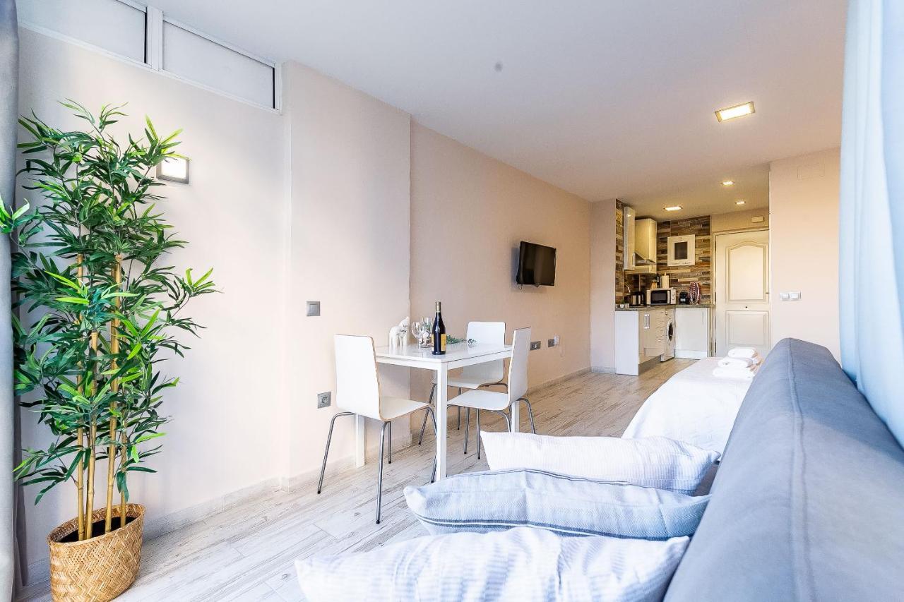 Sun Coast Benalmadena -- Superb Studio With 4 Pools, Gardens & Breakfast ภายนอก รูปภาพ